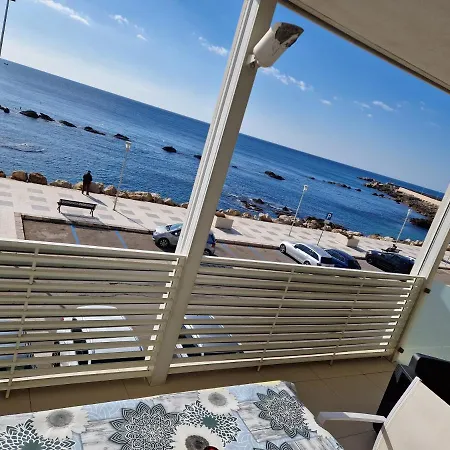 Minzoni Tony アパート *